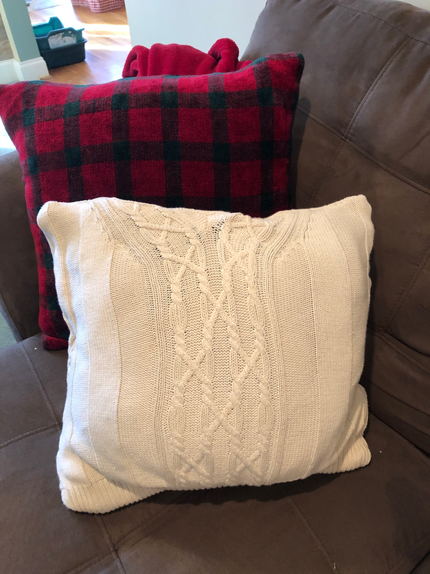 Read more about the article Sweater Pillow Covers DIY