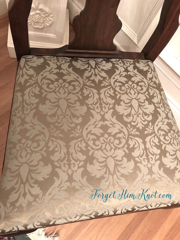 Read more about the article Uncovering Old Memories by Recovering Chairs