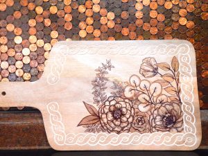 Read more about the article Wood Cutting Board With Wood Stain Flowers