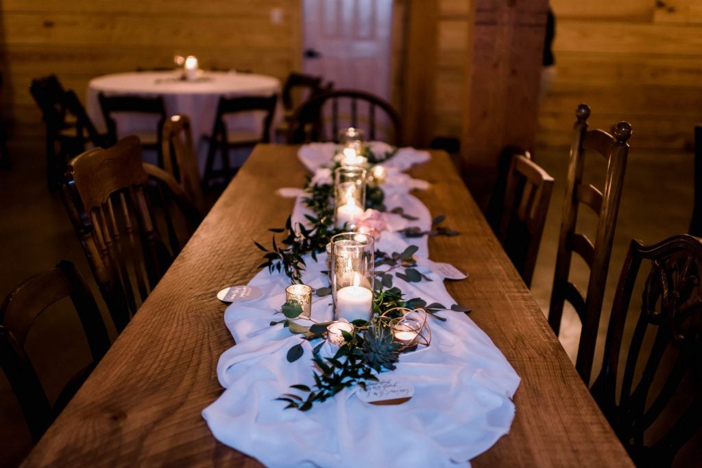 Inexpensive wedding reception table decor for a small budget wedding #weddings #weddingreception #weddingplanning #Chrisitanweddings