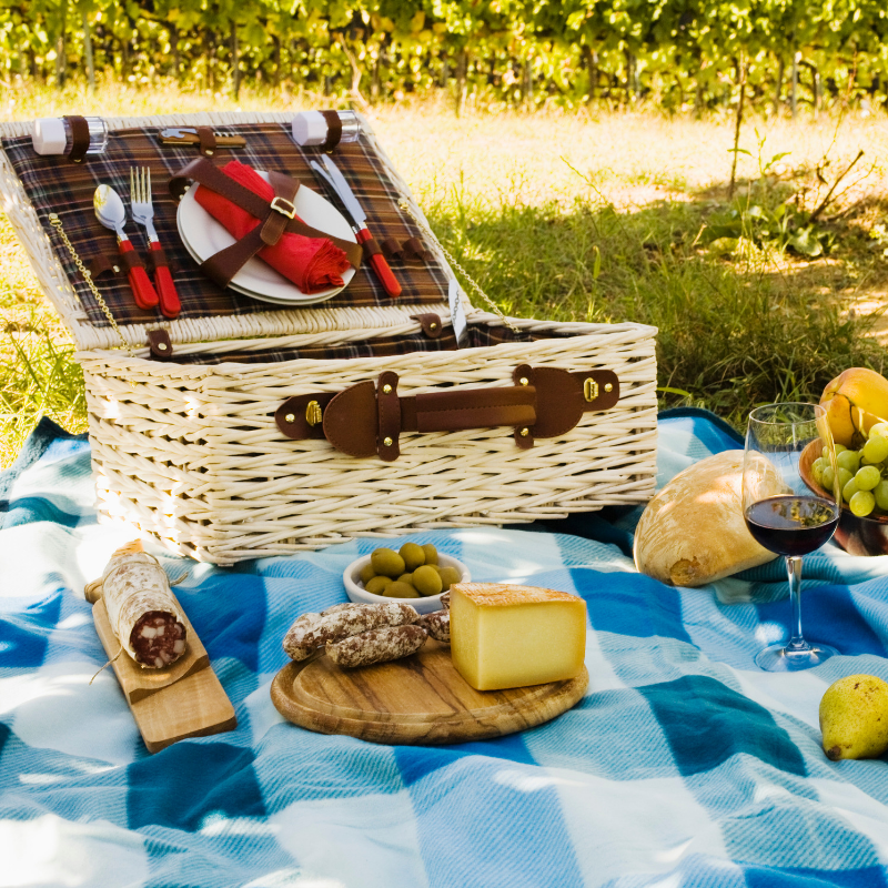 wedding gift ideas for couples with picnic supplies