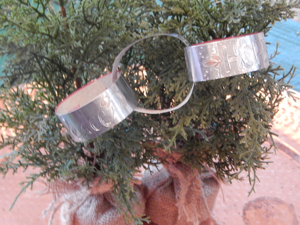 Aluminum tape Christmas paper chain