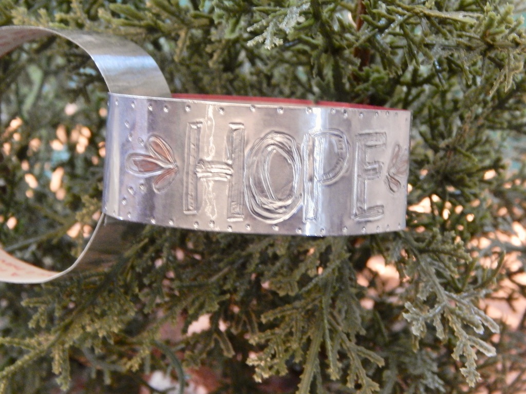 Aluminum tape Christmas paper chain hope