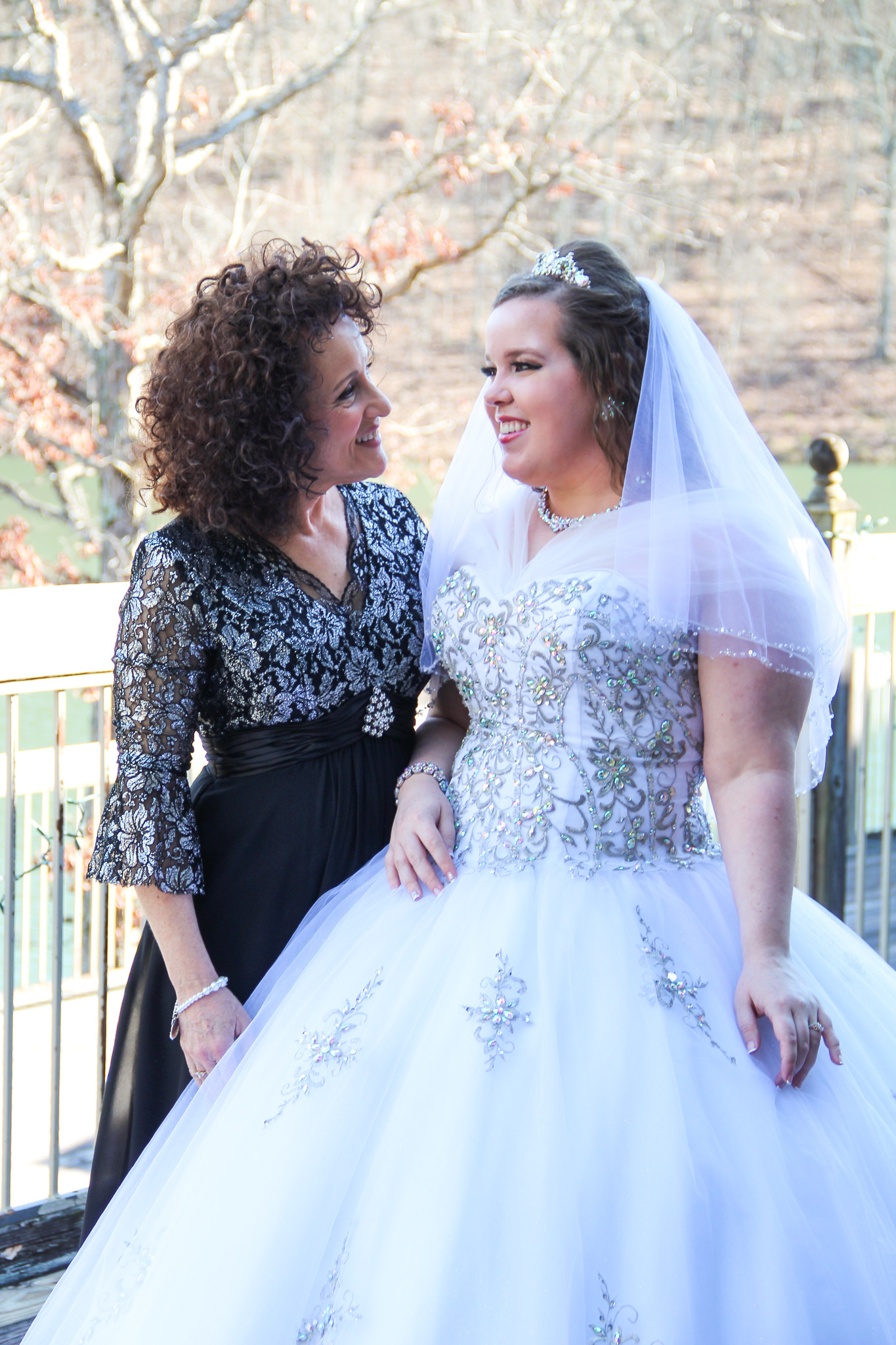 Nina and the bride in a rented wedding dress/ forgethimknot.com